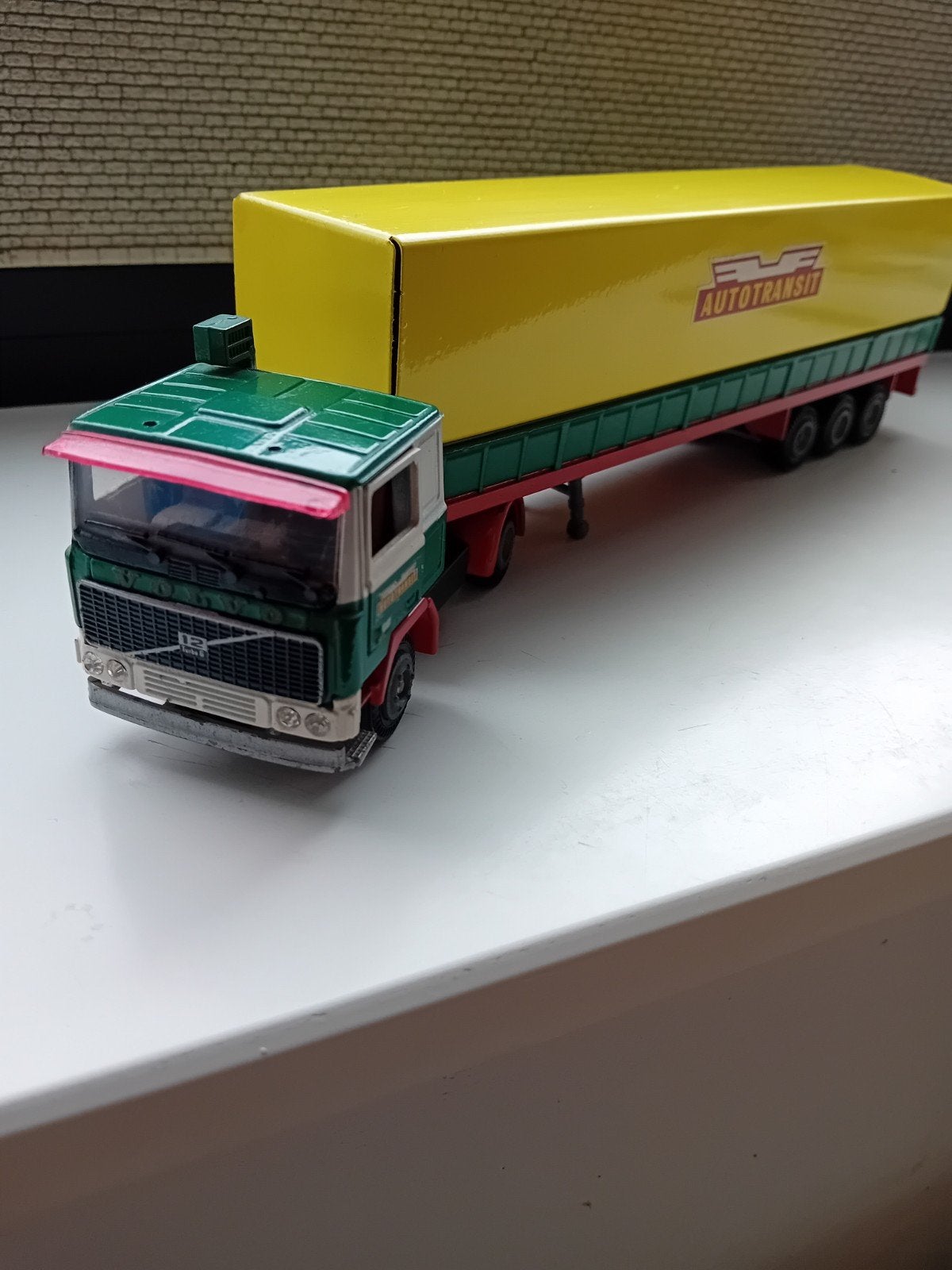 Volvo F12 met Huiftrailer Autotransit., Ophalen of Verzenden, Zo goed als nieuw, Bus of Vrachtwagen, Tekno