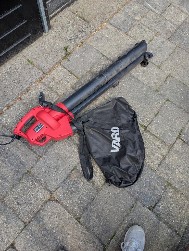 Varo bladblazer met zuigfunctie en opvangzak, Tuin en Terras, Bladblazers, Ophalen, Gebruikt, Met opvangzak, Handgedragen