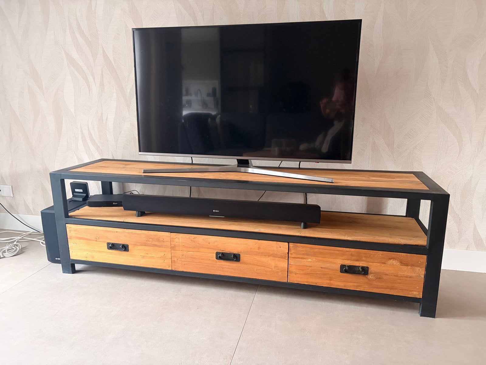 TV-meubel van Bielshout en zwart staal - 180x55x45 cm, Gebruikt, 150 tot 200 cm, Ophalen of Verzenden, Minder dan 100 cm
