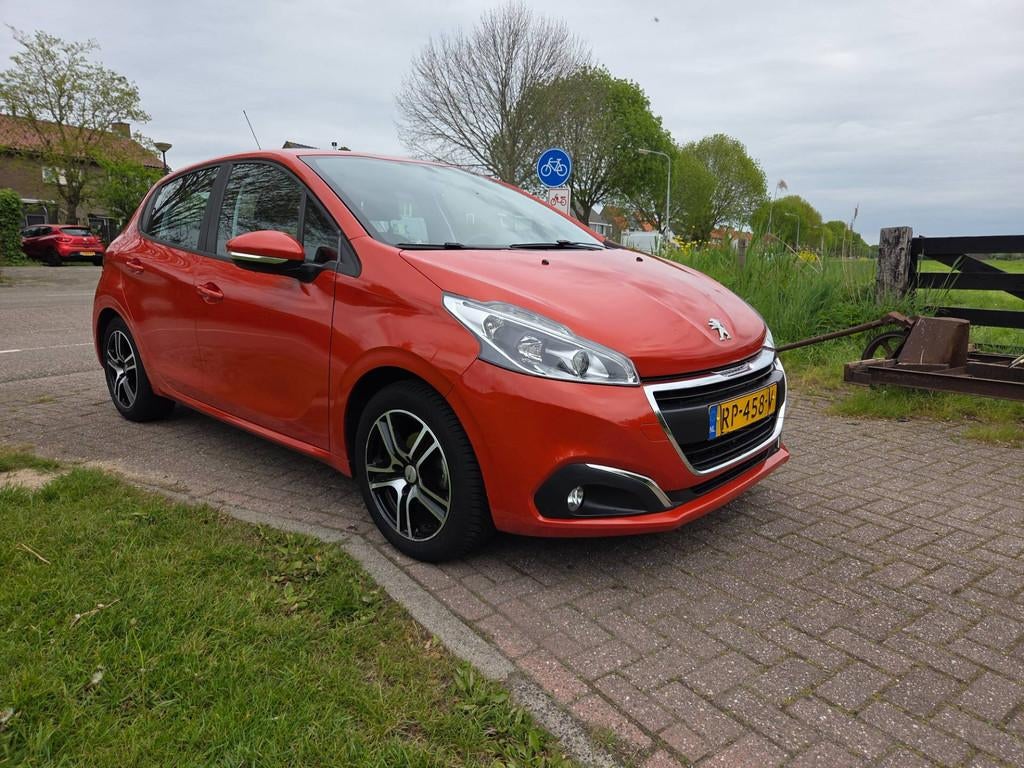 PEUGEOT 208 1.2 Puretech 82pk 5D Blue Lion, Stof, Gebruikt, 82 pk, 23 km/l