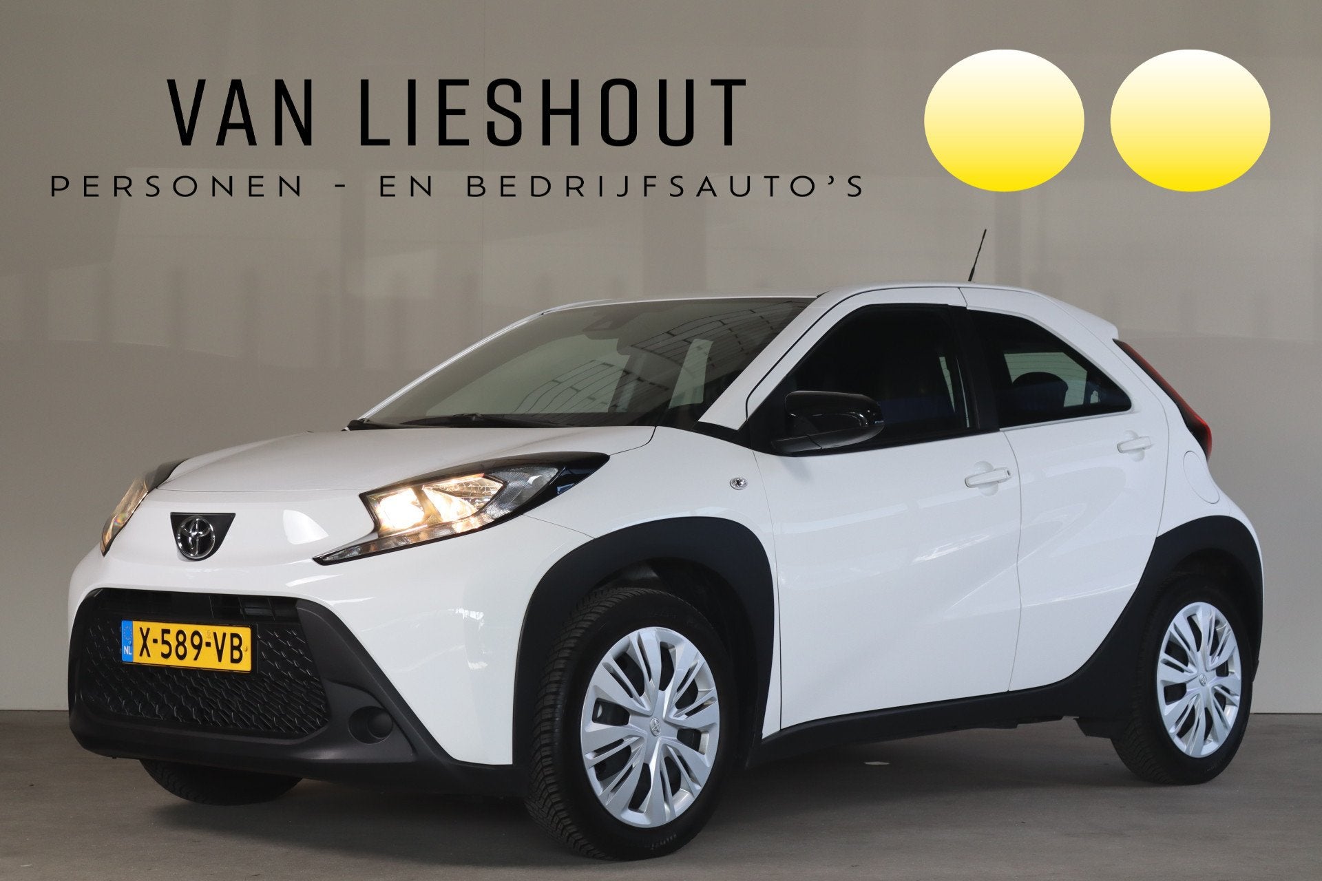 Toyota Aygo X 1.0 VVT-i MT Play - NL- Auto! (bj 2024), Auto's, Stof, Gebruikt, 920 kg, 4 stoelen