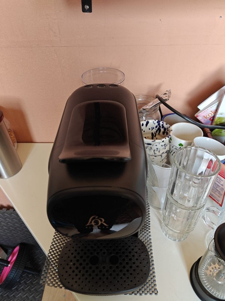 L'OR Barista koffiemachine - perfecte espresso en lungo, Ophalen, Koffiepads en cups, Espresso apparaat, Zo goed als nieuw
