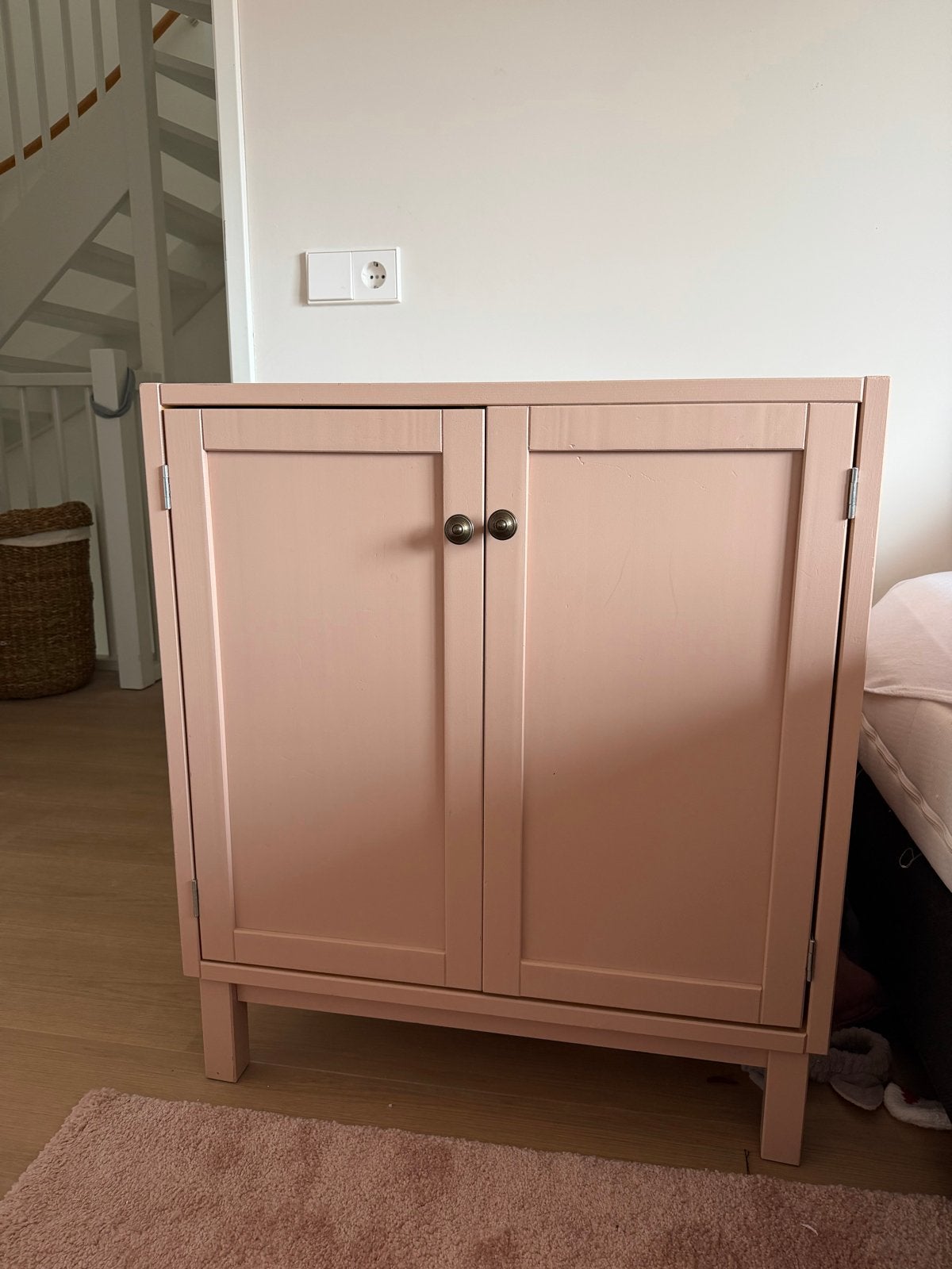 Leuk roze kastje met twee deuren, Ophalen, Gebruikt