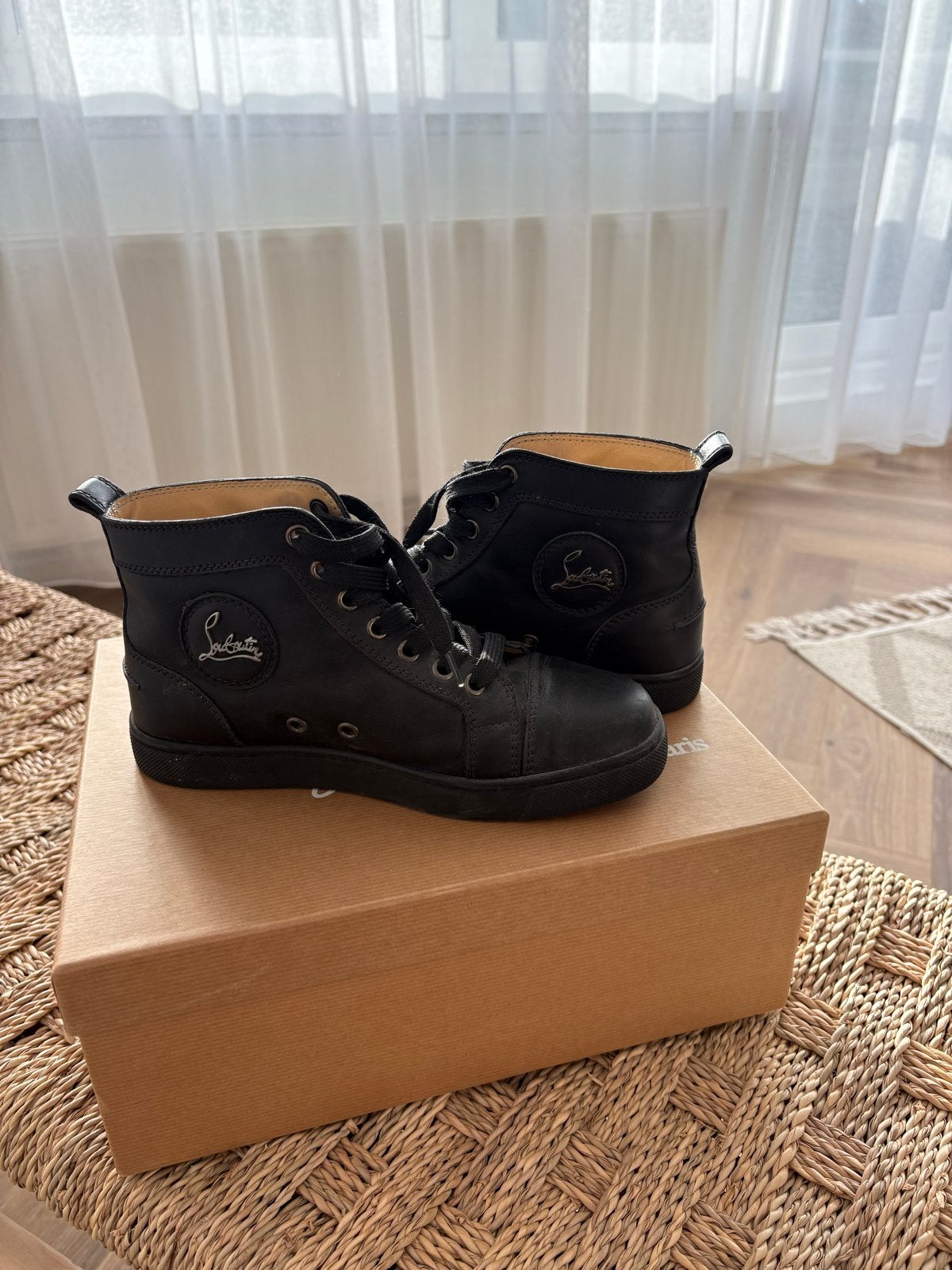 Christian Louboutin Louis Woman Flat Calf sneakers, Kleding | Dames, Verzenden, Zo goed als nieuw, Zwart, Sneakers of Gympen