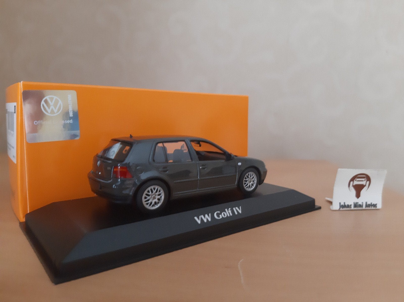 Volkswagen Golf IV 1999 Grijs Metallic van Maxichamps 1:43, Hobby en Vrije tijd, Modelauto's | 1:43, Overige merken, Auto, Nieuw