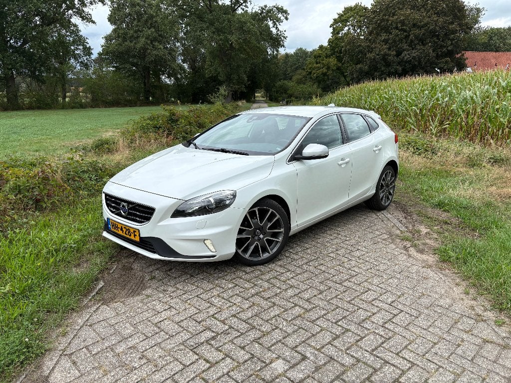 Volvo V40 2.0 D2 170pk(!) R-Design, carplay & EGR gesloten, Auto's, Volvo, Voorwielaandrijving, 4 cilinders, 1969 cc, Wit