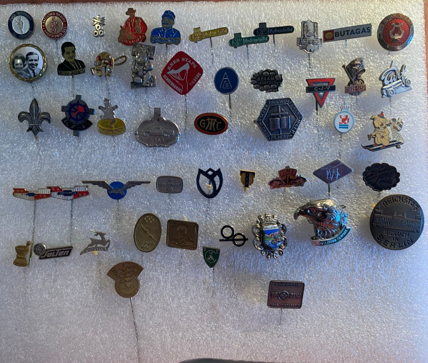 Grote verzameling speldjes: muziek, auto's, pretparken, Scou, Verzamelen, Ophalen of Verzenden, Gebruikt, Transport, Speldje of Pin