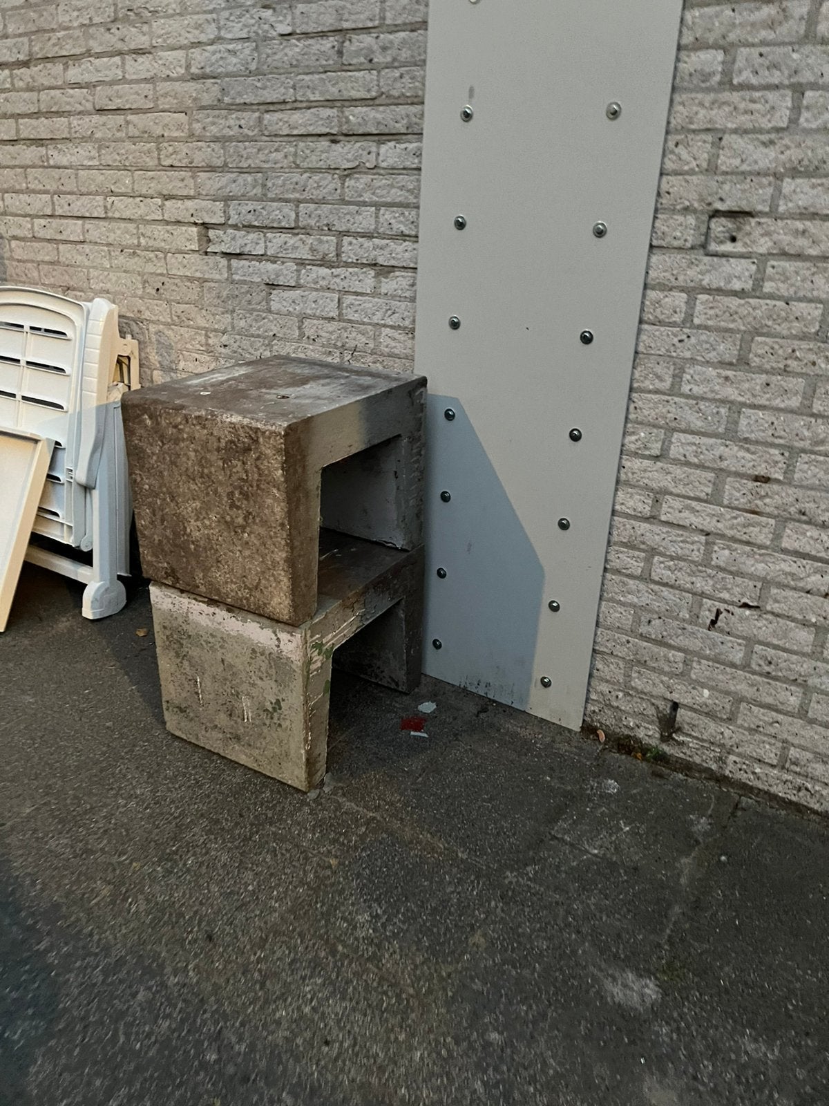 2 u element van beton, Ophalen, Zo goed als nieuw