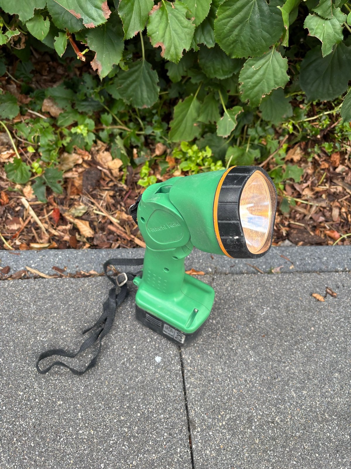 Hitachi Accu Bouwlamp UB18D met lader en 2 accu's, Ophalen of Verzenden, Gebruikt