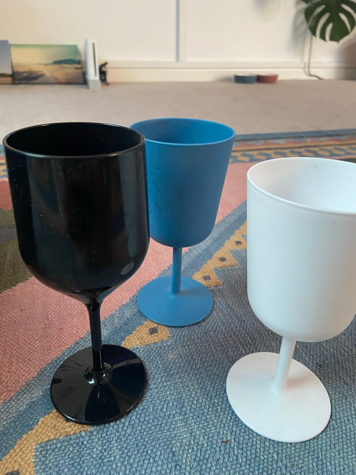 Set van 12 plastic wijnglazen - Zwart, blauw, wit, Huis en Inrichting, Keuken | Keukenbenodigdheden, Verzenden, Kunststof, Meerkleurig