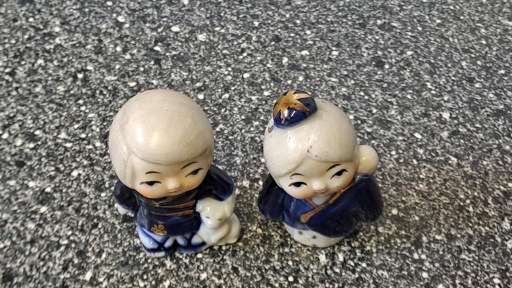 Set van twee vintage chinese beeldjes van een echtpaar., Verzamelen, Ophalen of Verzenden, Zo goed als nieuw, Mens