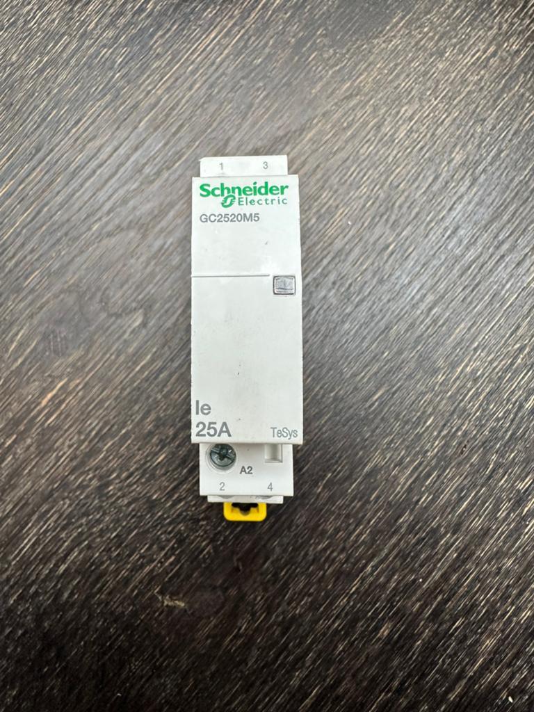 Schneider relais/magneetschakelaar, Ophalen of Verzenden, Zo goed als nieuw