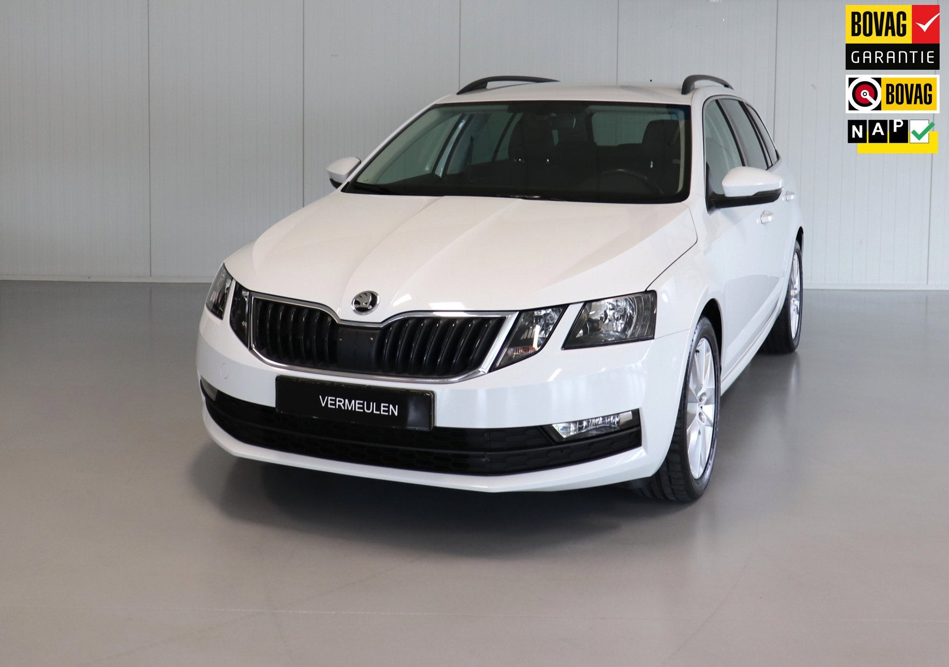 Skoda Octavia Combi 1.5 TSI Greentech Business Edition, Auto's, Skoda, 4 cilinders, 150 pk, Leder en Stof, Wit