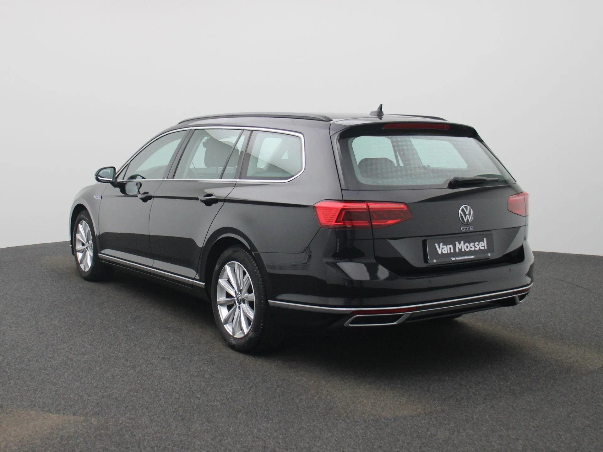 Volkswagen Passat 1.4 TSI PHEV GTE Business (bj 2022), Gebruikt, Automatische klimaatregeling, 156 pk, Zwart
