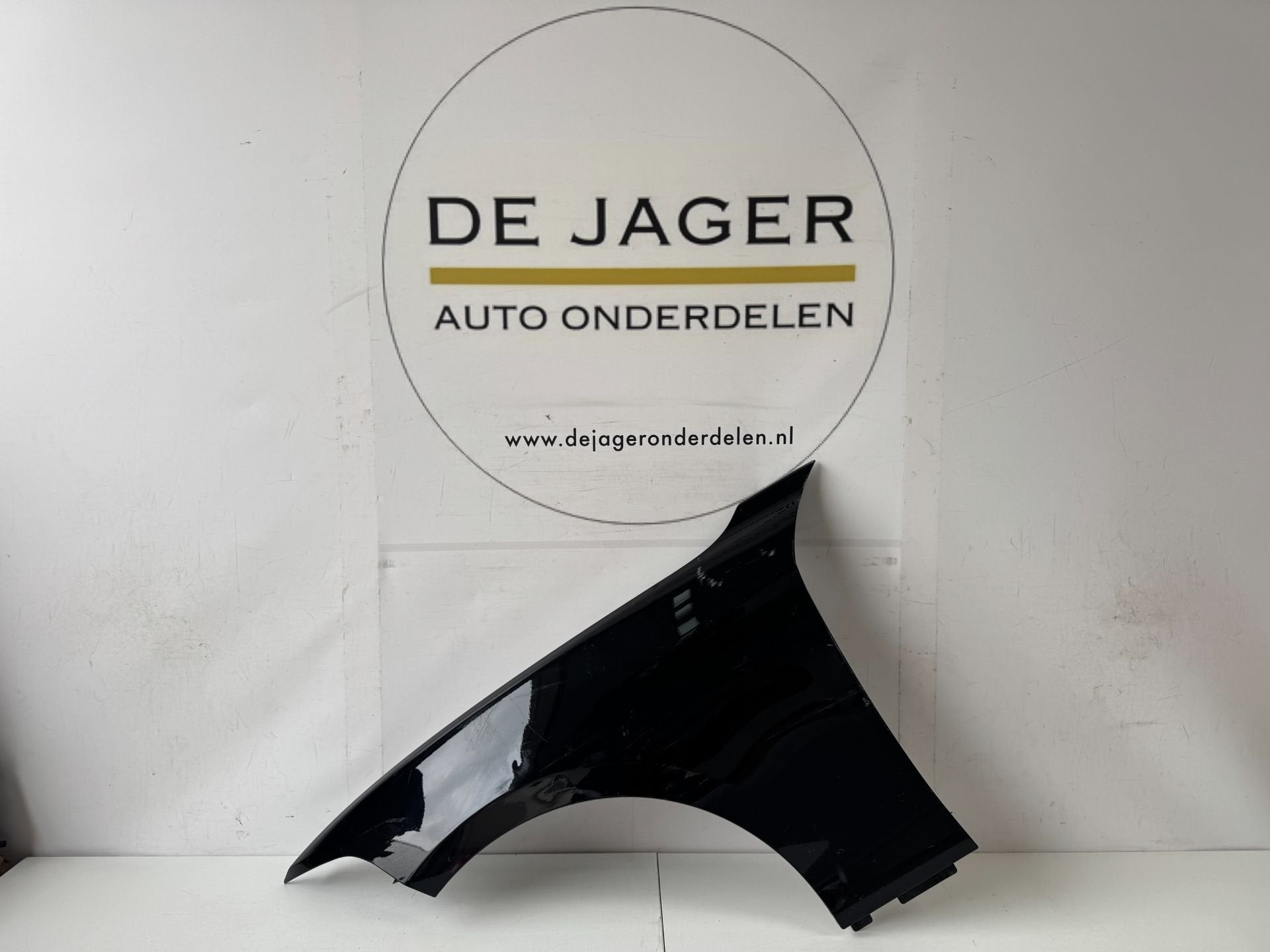 BMW F20 F21 ZIJSCHERM VOORSCHERM SPATBORD LINKS, Auto-onderdelen, Petuelring 130
80788  Munich, DE, Gebruikt, Info@bmw.de, Voor