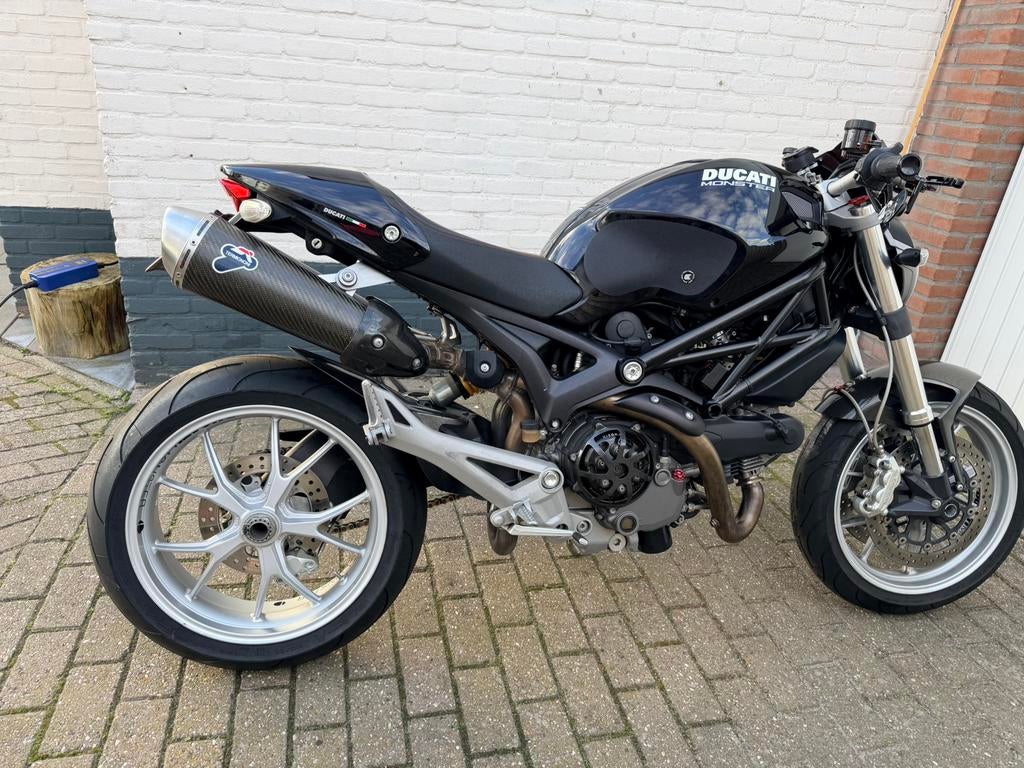 Ducati Monster 1100 2009, Motoren, Motoren | Ducati, Particulier, Naked bike, meer dan 35 kW, 2 cilinders, Handvatverwarming, Sportuitlaat