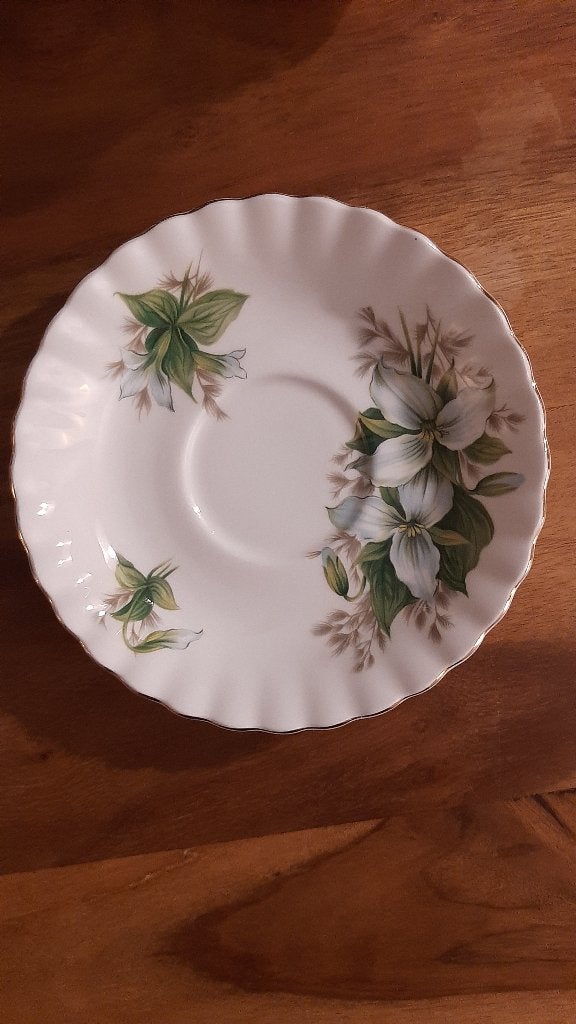 trillium porseleinen  schotel, Ophalen of Verzenden, Gebruikt, Porselein, Kop en/of schotel