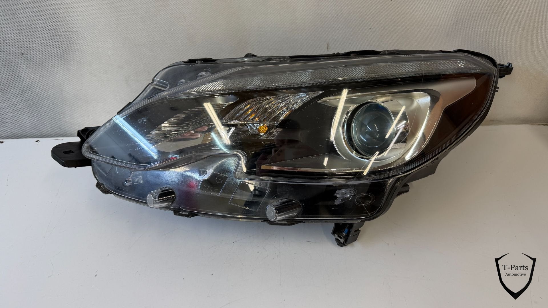 peugeot 2008 koplamp links lamp 9825313980, Auto-onderdelen, Taurusavenue 1
2132 LS  Hoofddorp, NL, Gebruikt, Contact.group@renault.com