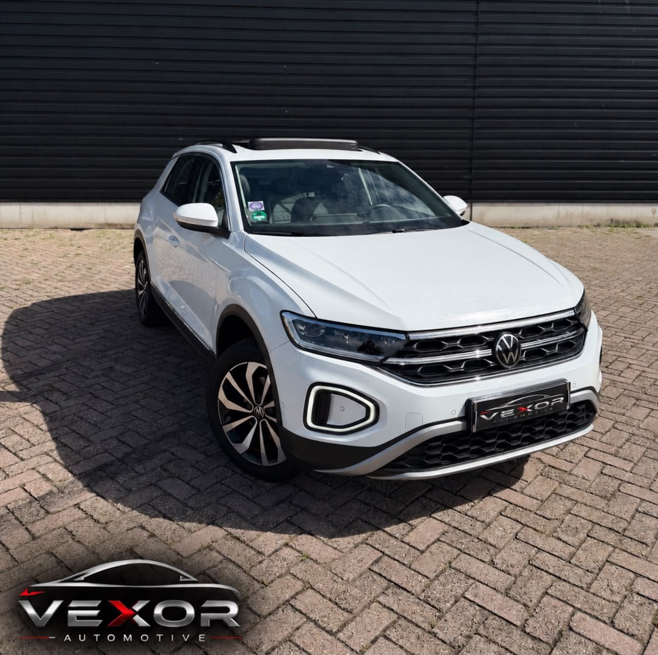 Volkswagen T-Roc 1.5 TSI DSG| Pano | Keyless, Dealer onderhouden, 1498 cc, 4 cilinders, Wit
