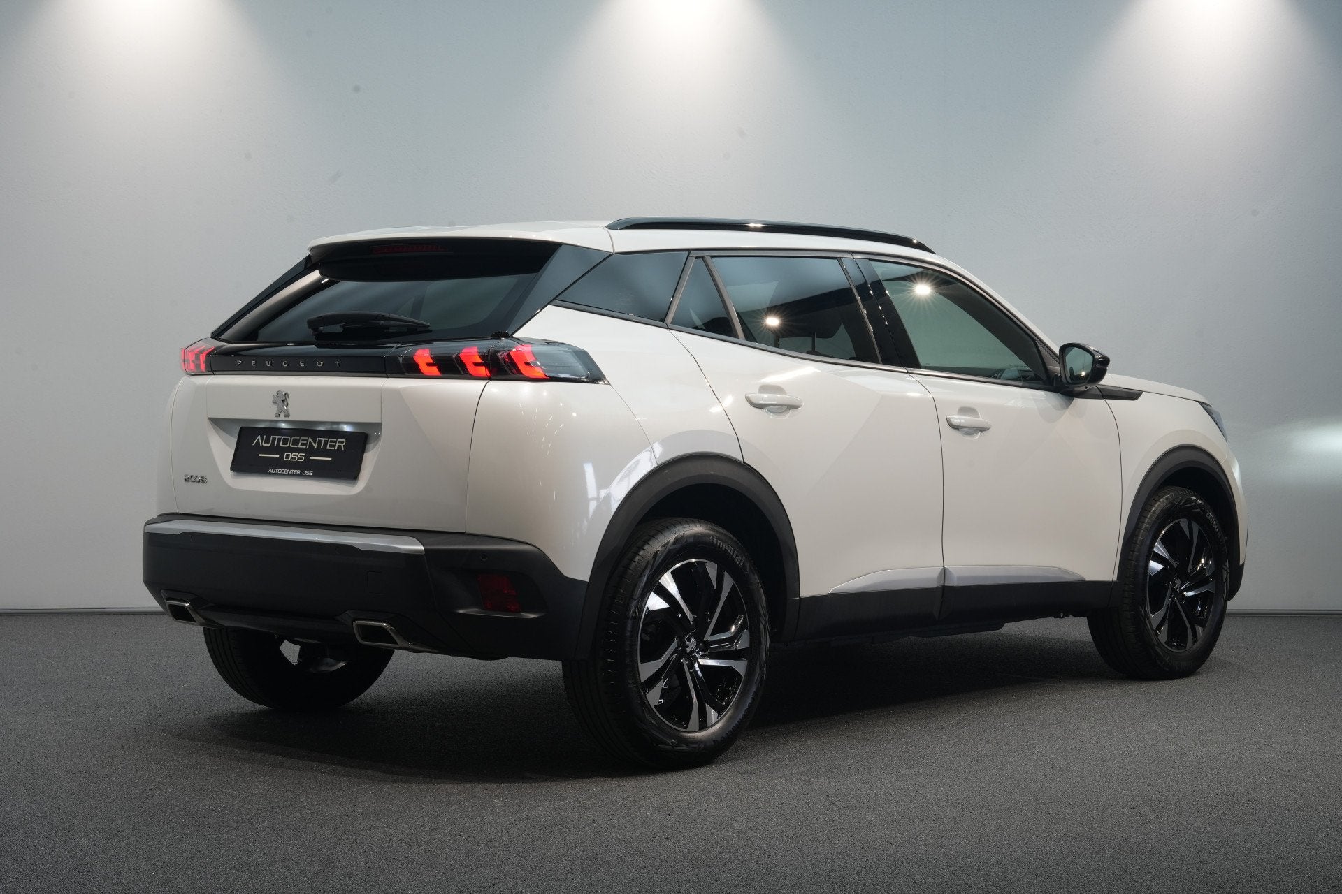 Peugeot 2008 1.2 PureTech Allure 130 PK Automaat ✅ NAVI, Auto's, Gebruikt, 1199 cc, Leder en Stof, Wit