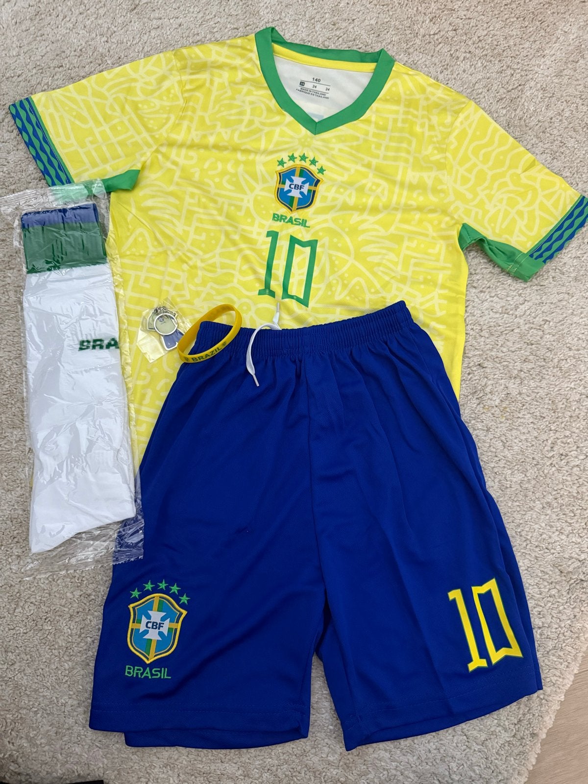 Tenuepak Brazilië maat 140 inclusief sokken, Maat S, Ophalen of Verzenden, Zo goed als nieuw, Set