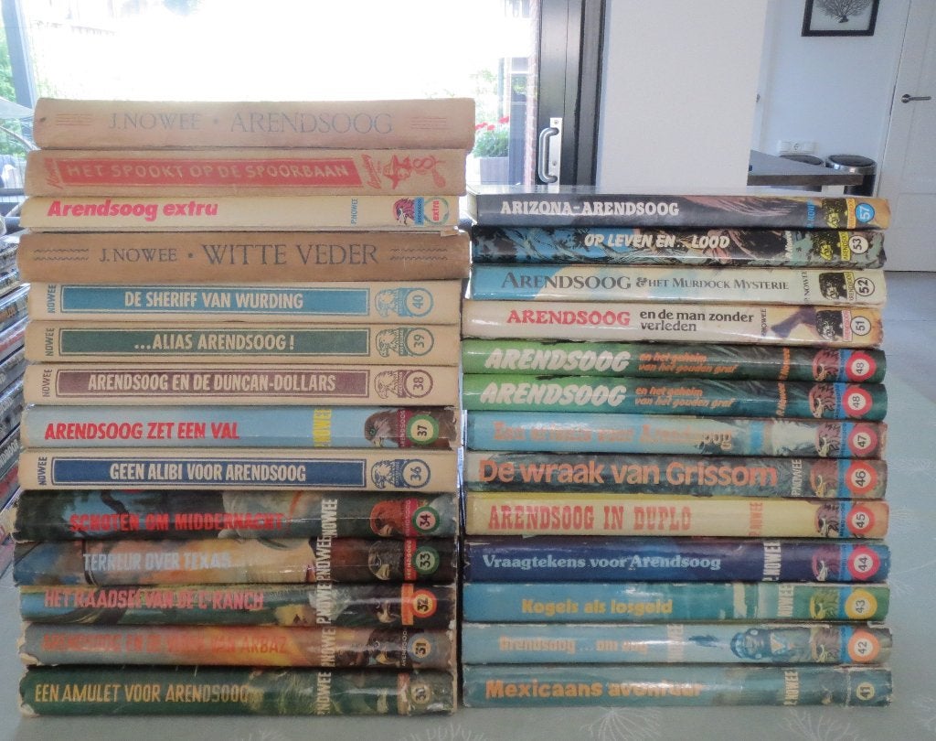 Arendsoog boeken geschreven door P. Nowee /p st 3 euro, Boeken, Ophalen of Verzenden, Gelezen