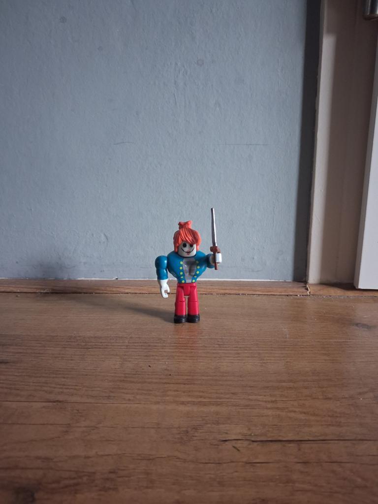 Roblox actiefiguur met zwaard, Ophalen