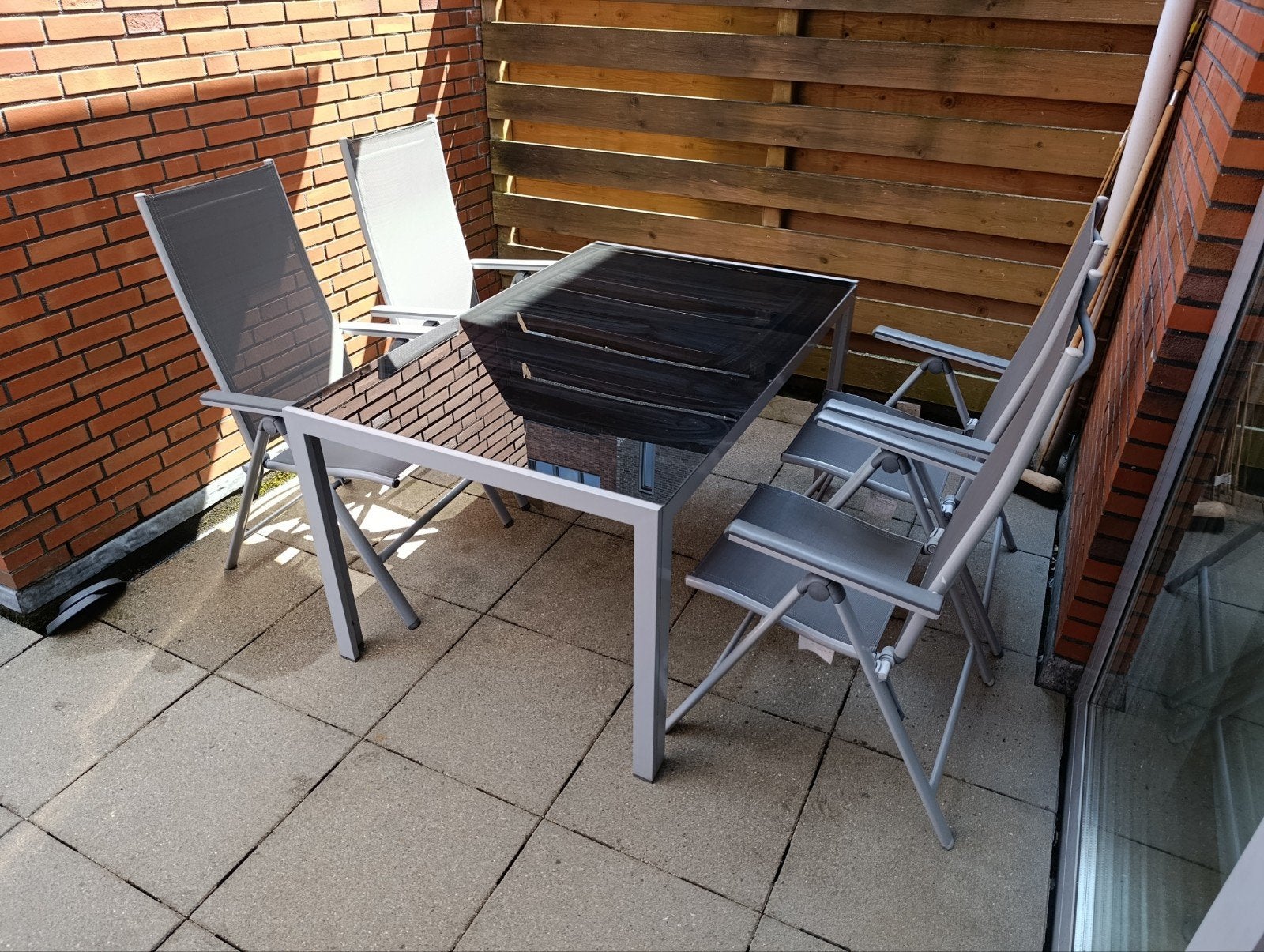 Moderne tuinset met 4 stoelen en glazen tafel, 4 zitplaatsen, Gebruikt, Aluminium, Ophalen of Verzenden