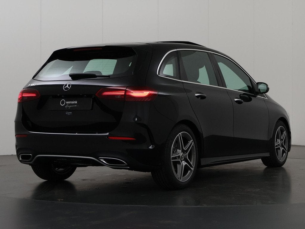 Mercedes-Benz B 180 Star Edition AMG Line 180 Star Edition A, 745 kg, 136 pk, 4 cilinders, Zwart