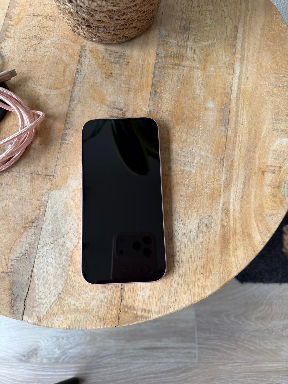 ZGAN iPhone 15 Roze 128GB Batterijconditie: 93%, Ophalen, 128 GB, IPhone 15, Zo goed als nieuw