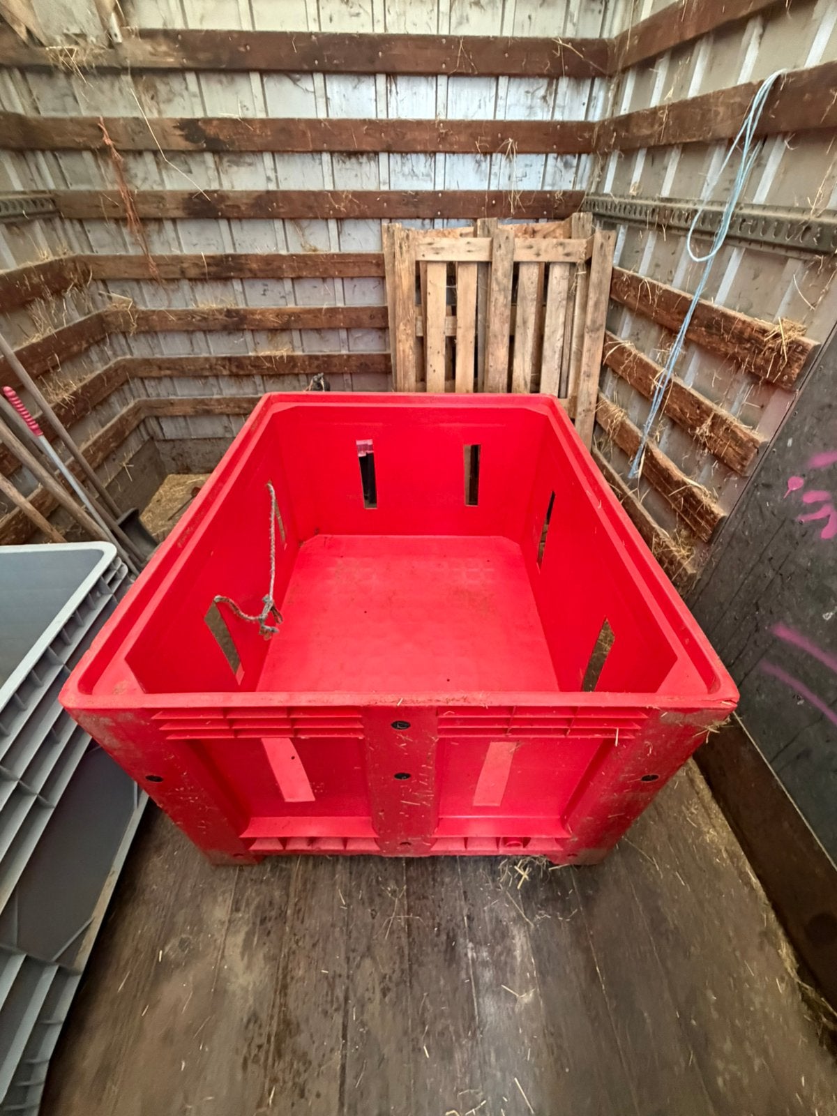 Palletbak, hooi bak paarden, plastic hooibak, Ophalen, Gebruikt