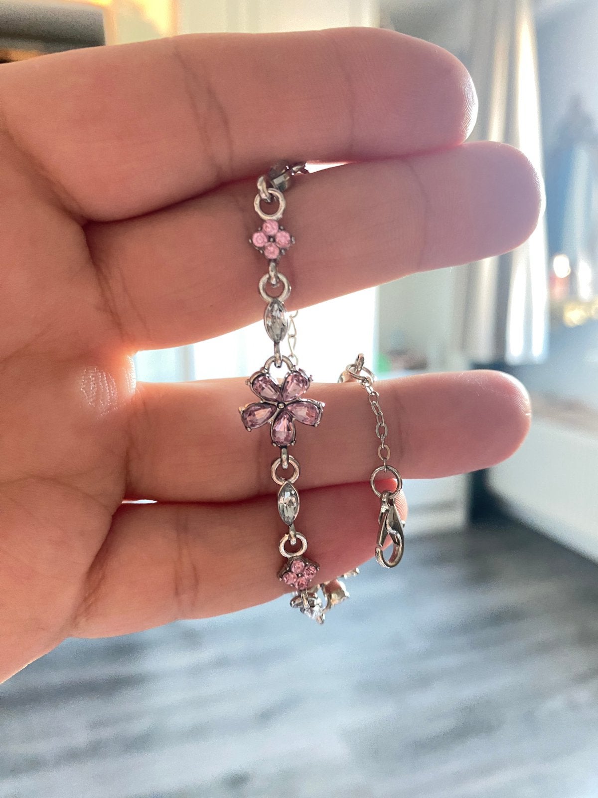 Super mooie armband met licht roze stenen bloemen, Verzenden, Zo goed als nieuw, Roze