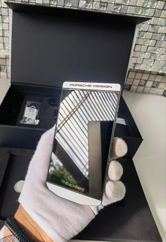 BlackBerry Porsche design P'9982
4G | ENKELE SIM | 64 GB | Z, Ophalen of Verzenden, Nieuw