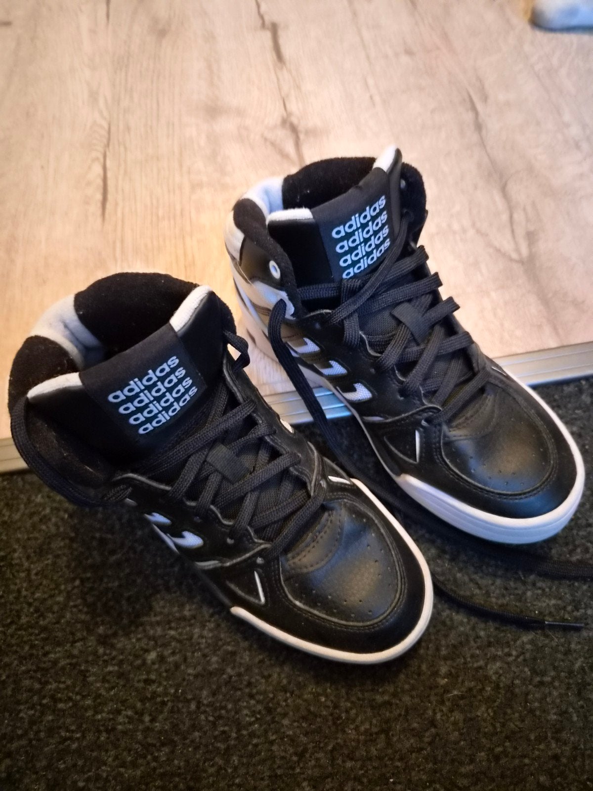 Adidas Hoog model sneakers - Zwart/Wit - Maat 36, Adidas, Ophalen of Verzenden, Zo goed als nieuw, Jongen