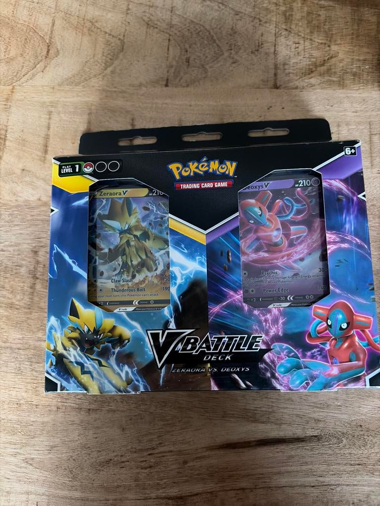 Pokémon V Battle Deck Zeraora vs Deoxys, Ophalen of Verzenden, Nieuw, Speeldeck, Foil