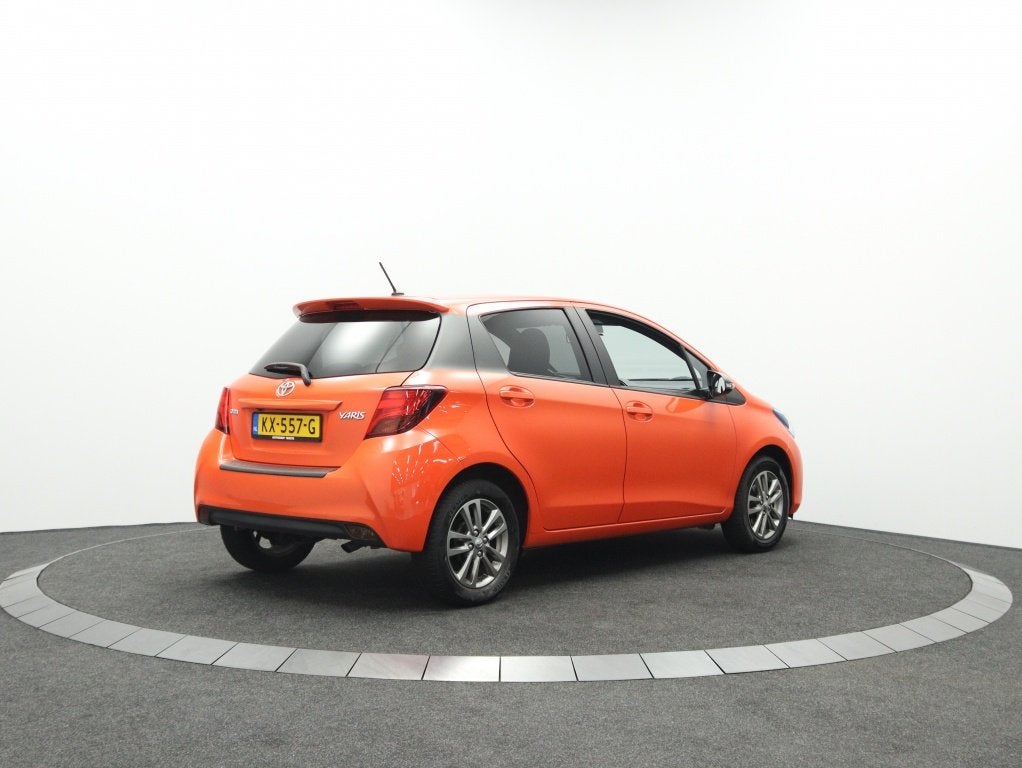 Toyota Yaris 1.3 VVT-i Orange Sport | Navigatie | Camera | C, Auto's, 12 maanden, Euro 6, Handgeschakeld, 99 pk