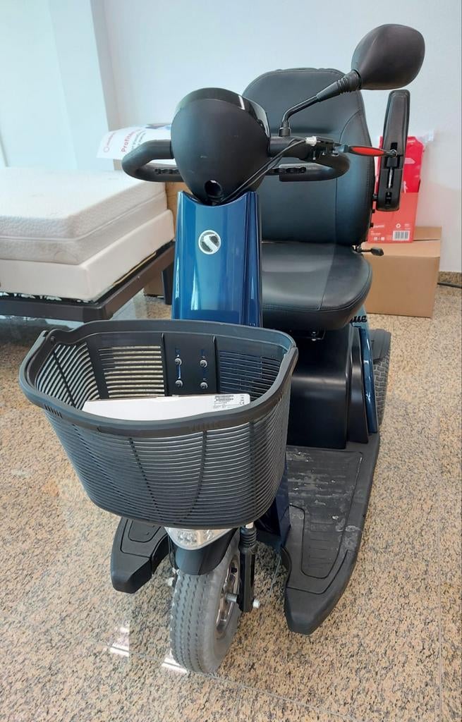 Scootmobiel Invacare Pro 4 Bleu, Ophalen, Invacare, 11 t/m 15 km/u