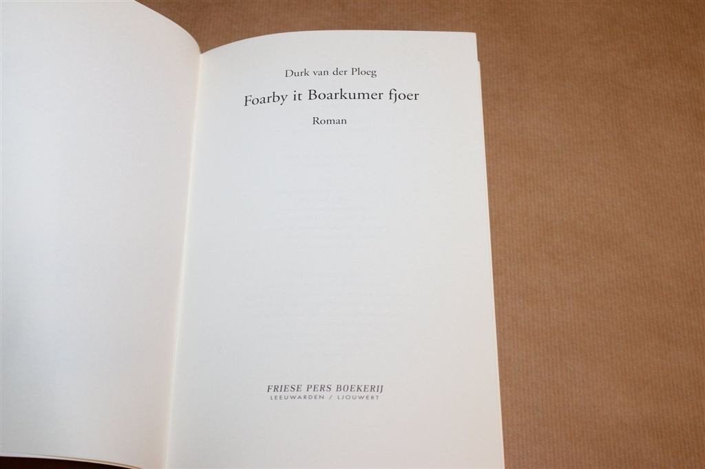Foarby it Boarkumer Fjoer — Durk van der Ploeg, Friese Roman, Ophalen of Verzenden, Gelezen