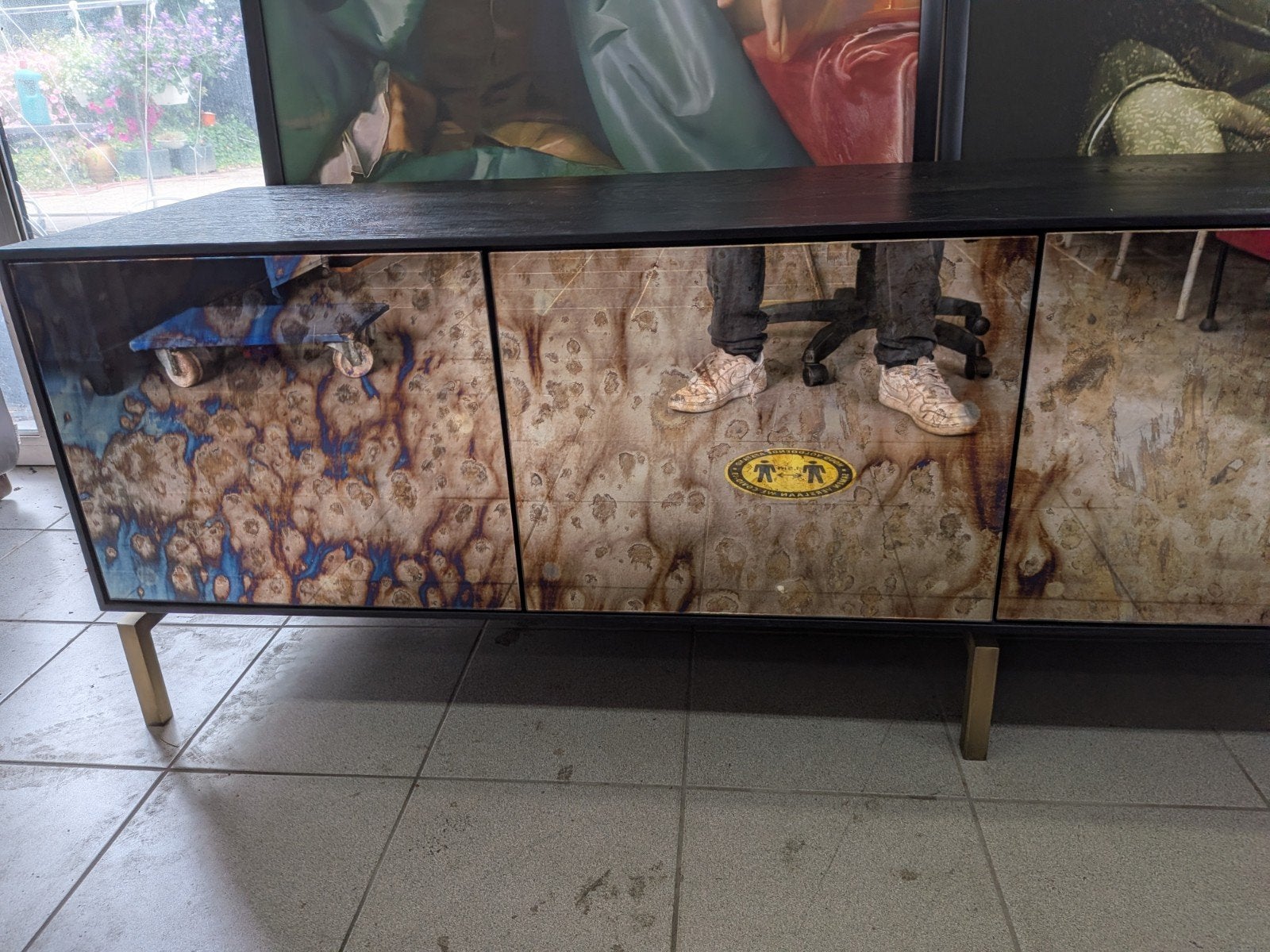 Uniek dressoir met artistieke print en gouden poten, Met deur(en), Onbekend@voorbeeld.com, 150 tot 200 cm, Onbekend