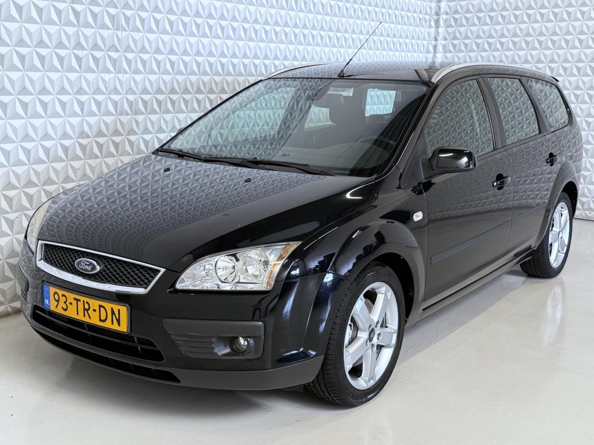 Ford Focus Wagon 2.0-16V Rally Edition Airco Cruise Trekhaak, Stof, Gebruikt, Zwart, Handgeschakeld