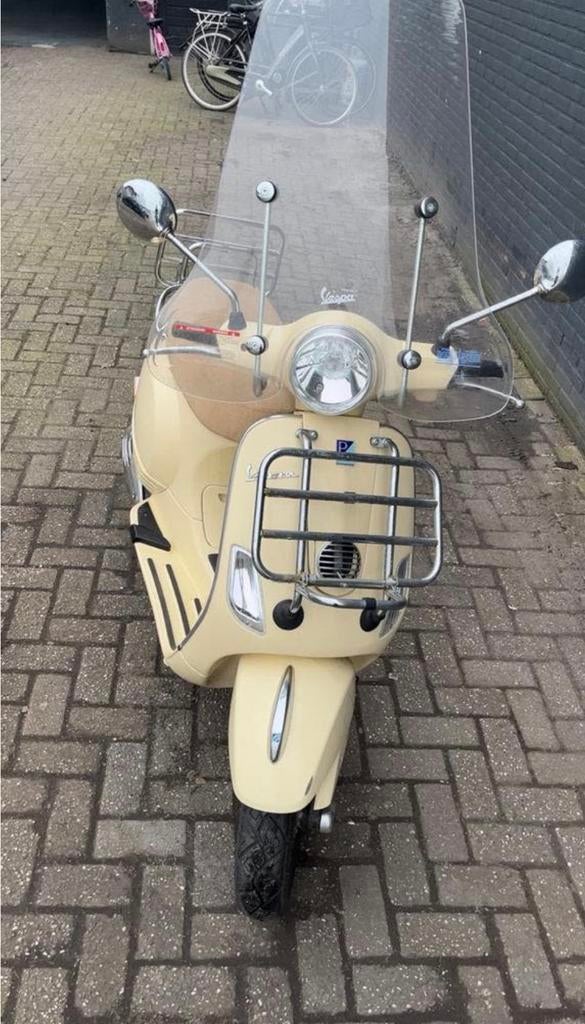 Nette vespa 3232km gelopen, Fietsen en Brommers, Scooters | Vespa, Ophalen, Zo goed als nieuw, Benzine, Overige modellen