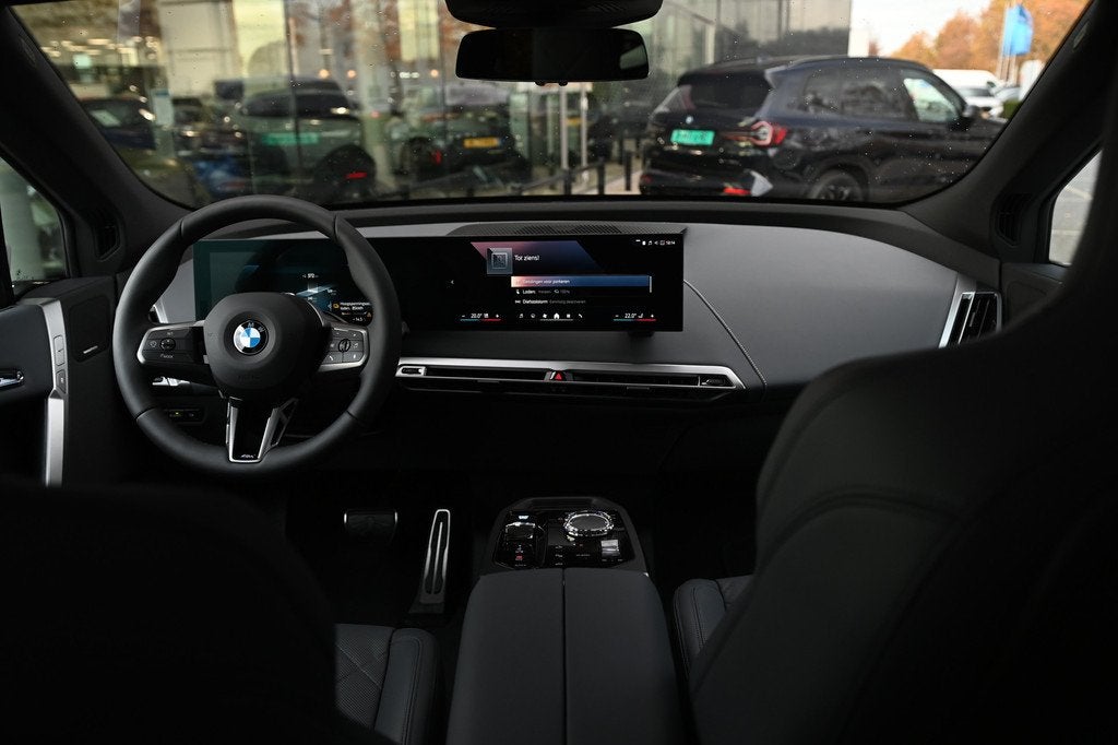 BMW iX xDrive45 M Sport / Panoramadak Sky Lounge / Trekhaak, Auto's, BMW, Automaat, IX, SUV of Terreinwagen, Sound system