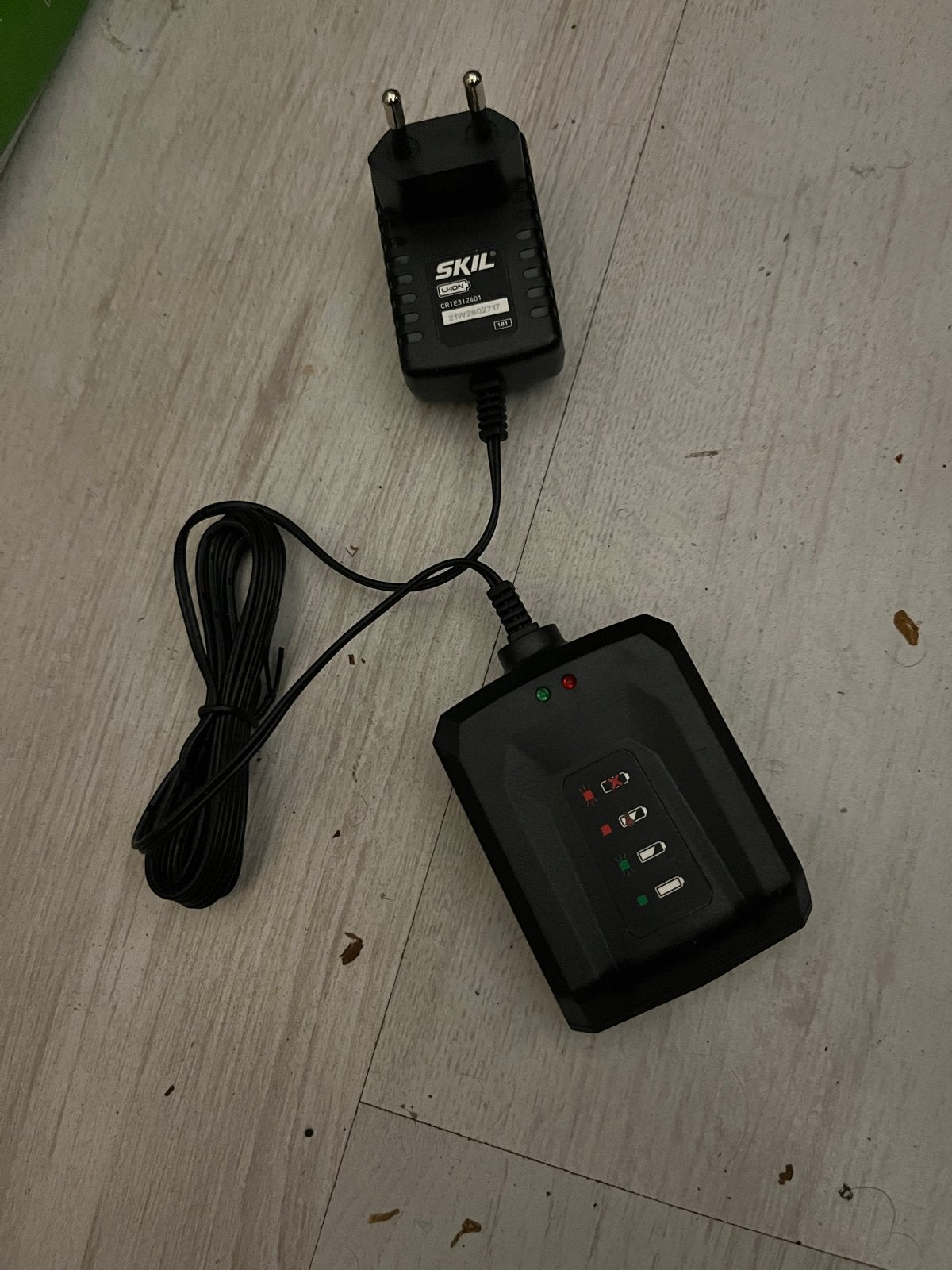 SKIL acculader voor 20V accu's, Ophalen of Verzenden, Gebruikt