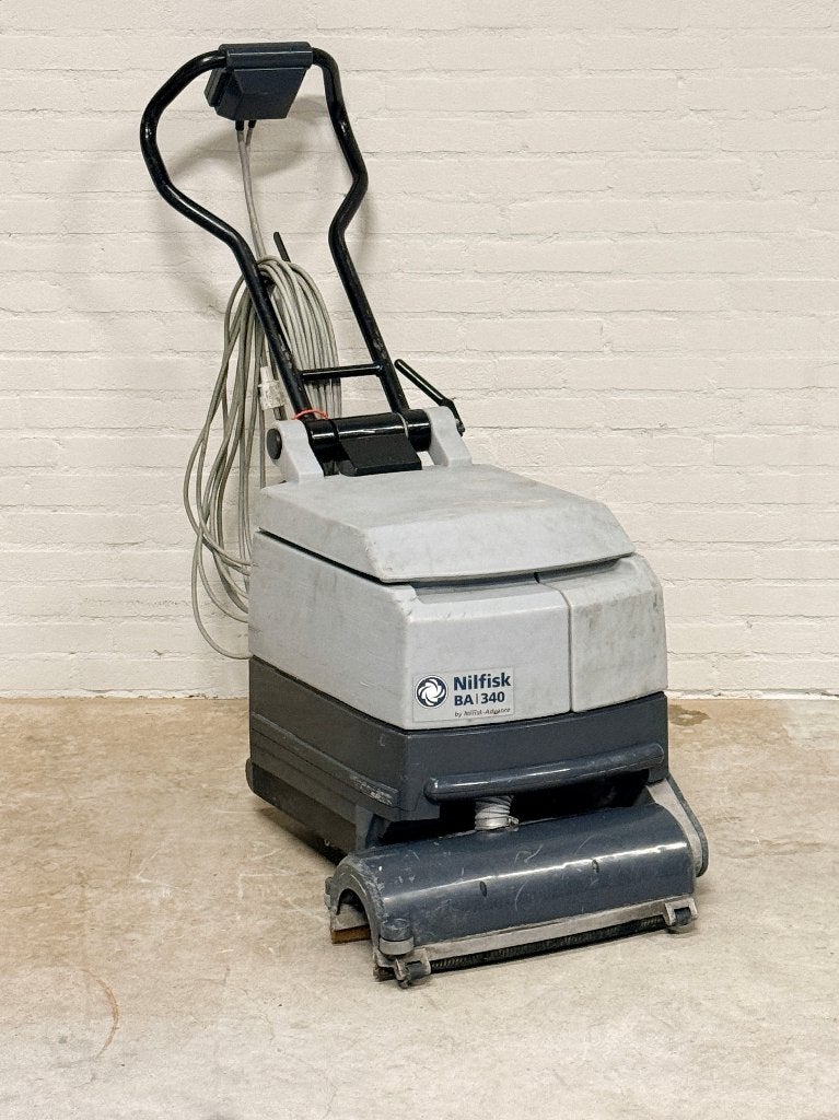 Twee Nilfisk Schrob-zuigmachines, Ophalen, Gebruikt, Schrobmachine