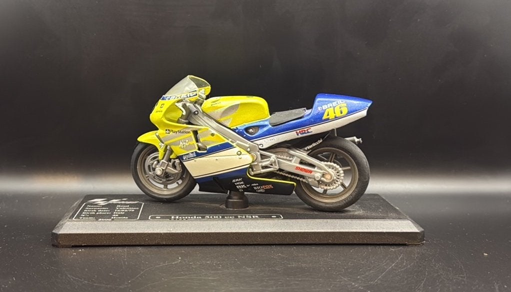 Valentino Rossi Honda NSR 500 cc #46 2000 schaal 1:18, Ophalen of Verzenden, Zo goed als nieuw, Motor, Maisto