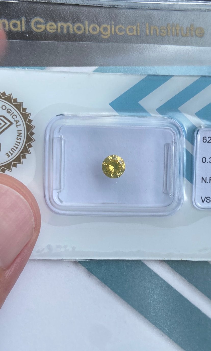 Natural fancy intense yellowish green  0.39ct VS1, Ophalen, Zo goed als nieuw
