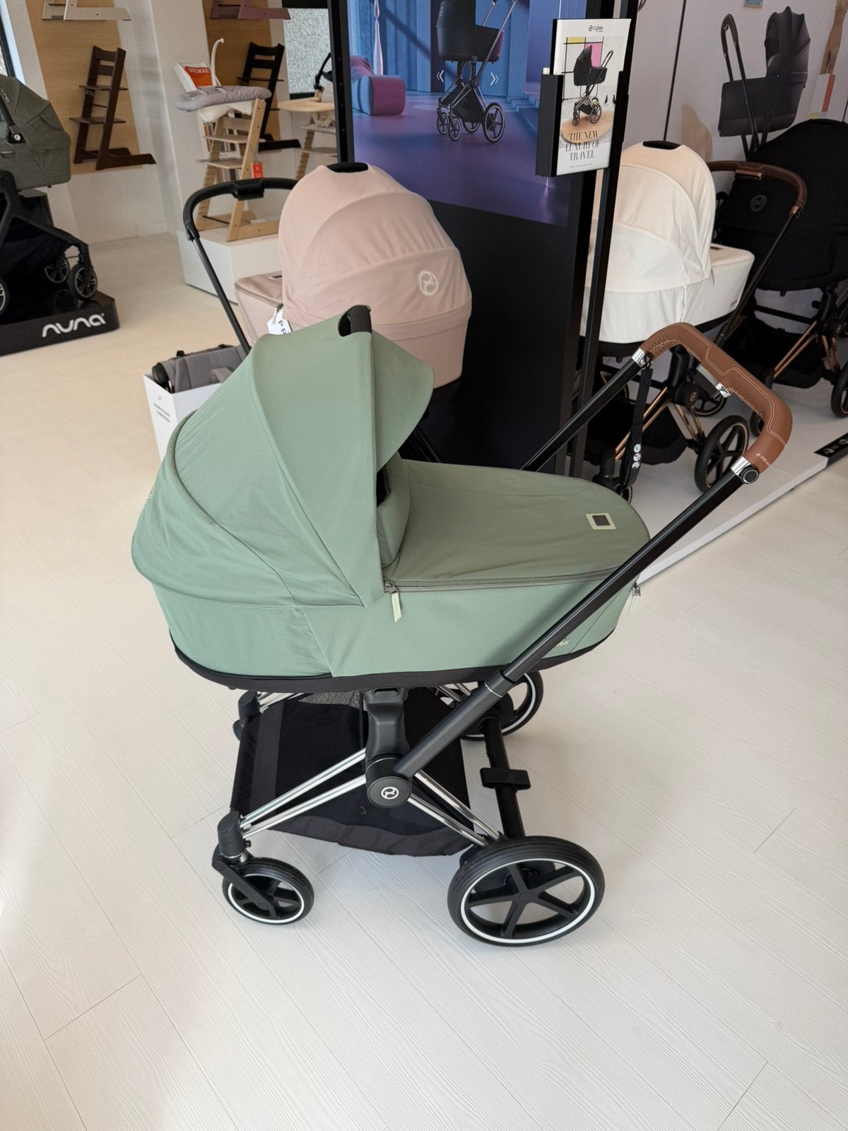 Showmodel Cybex E-Priam 4 Kinderwagen Leaf Green, Kinderen en Baby's, Buggy's, Ophalen, Zo goed als nieuw