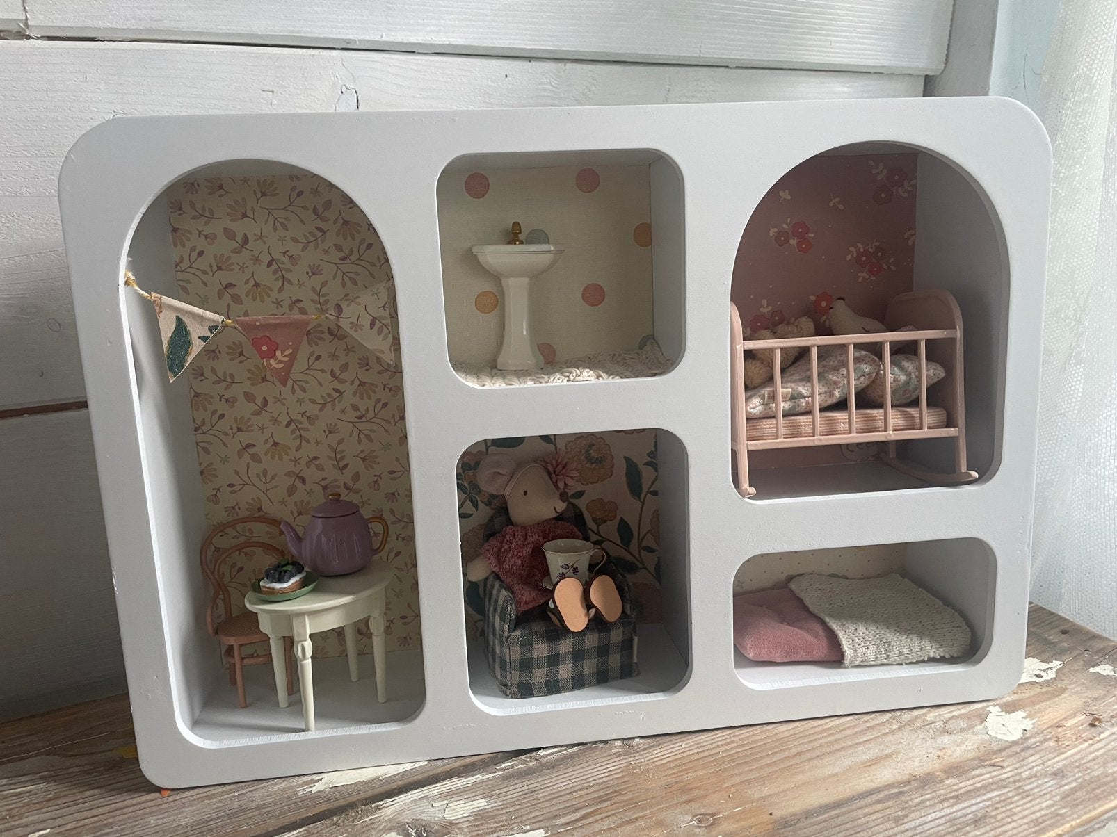 Vakkenkast / mini poppenhuis met Maileg behang, Ophalen of Verzenden, Nieuw, Poppenhuis