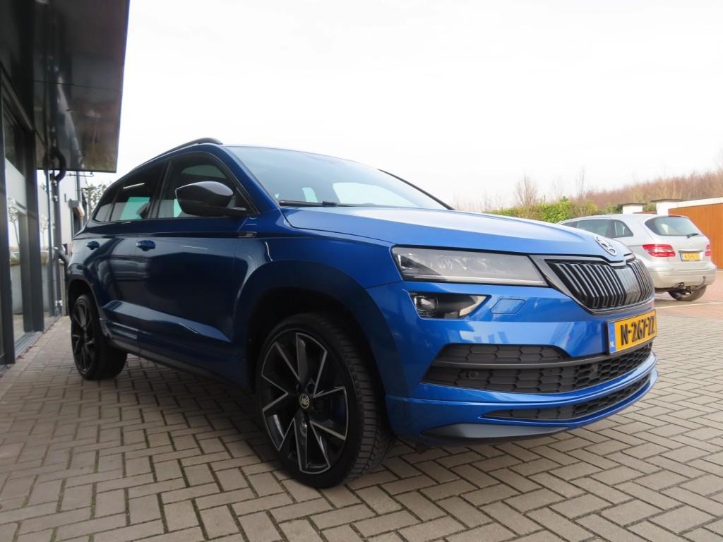 Skoda KAROQ 1.5 TSI Sportline Business Led Pano Trekhaak 202, Euro 6, 4 cilinders, Blauw, 19 km/l