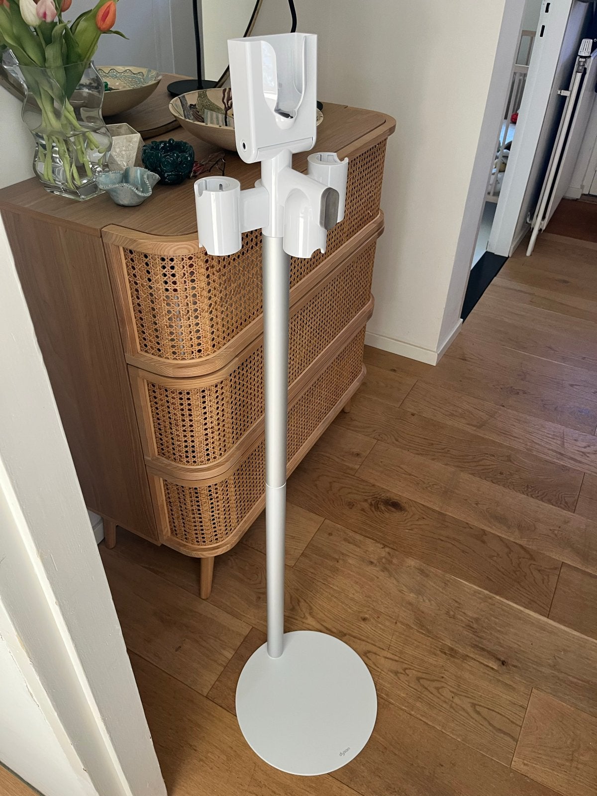 Dyson floor dog multi vloerstandaard, Witgoed en Apparatuur, Stofzuigers, Ophalen, Oplaadstation, Zo goed als nieuw, Dyson